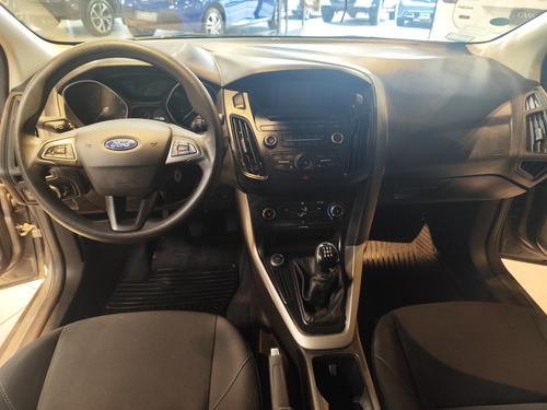 Ford Focus III 1.6 Sedan S