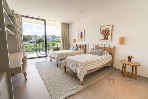 Apartamento En Venta En Punta Del Este, The Colette. amoblado.