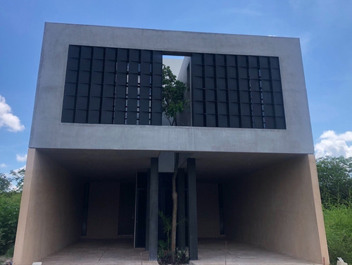 Imagen 1 de 14 de Saró Temozón , Town House En Venta.