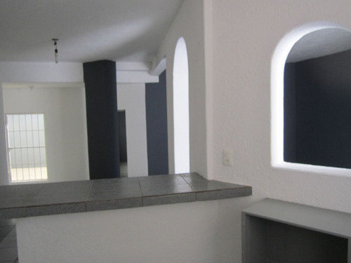 Confortable Casa En Venta De 1 Piso, Céntrica