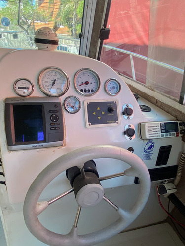 Day Cruiser Fisher Cabin Motor Suzuki 140 Hp.