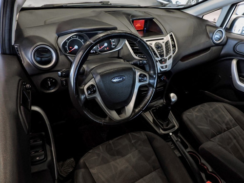 Imagen 11 de 15 de Ford Fiesta Kinetic Design 1.6 120cv Titanium 2013
