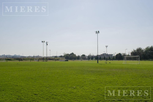 Imagen 4 de 8 de Lote En Venta En El Cantón Barrio Norte, A La Laguna