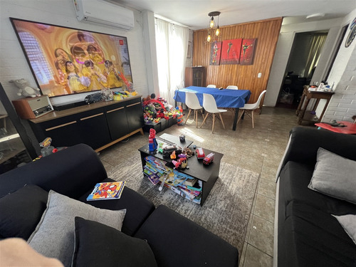 Casa En Venta De 4 Dorm. 2 Estacionamientos En Ñuñoa