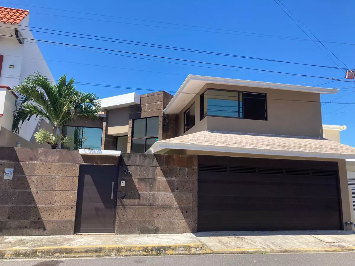 Fraccionamiento Costa De Oro Casa En Venta 3 Recamas 3 Baños Con Alberca