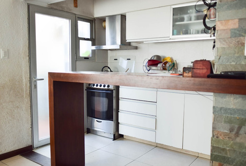 Imagen 4 de 14 de Venta De Casa En Carrasco, 3 Dormitorios, Baño, 2 Cocheras Y Mas