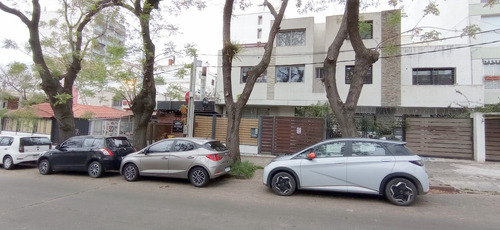 Pocitos, Se Vende Triplex Para Oficina, Empresa O Consultorios