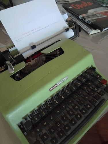 Máquina De Escrever Olivetti Lettera 32 (Usado)