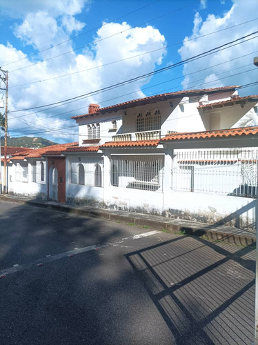 Casa En Venta Amplia De Tres Niveles Urb Pan De Azucar Carrizal