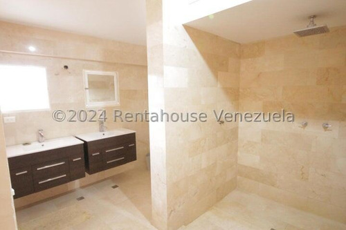 Casa Con Piscina En Venta En La Boyera 24-22058 Cs