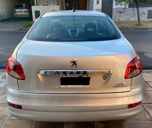 Imagen 2 de 15 de Peugeot 207 Sedán 1.4 Hdi Feline
