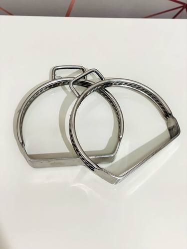Estribo Par Em Inox Resistente Cavalo Sela Imediato Cor Prateado