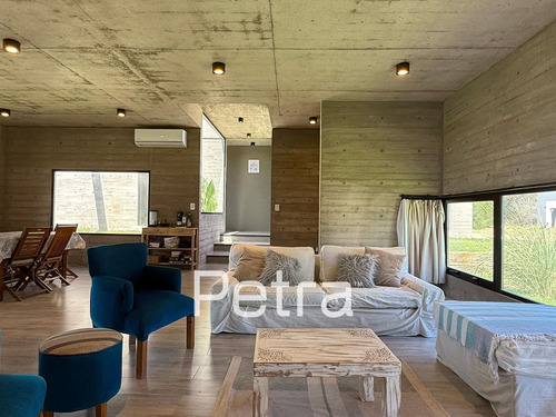 Casa En Venta De Hormigón Visto En Costa Esmeralda