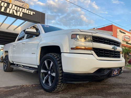 Imagen 1 de 14 de Chevrolet Silverado Crew Cab 4x4, 2016
