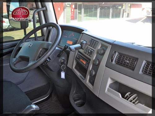 Imagem 15 de 25 de Caminhão Volvo Vm 270 Com Carroceria