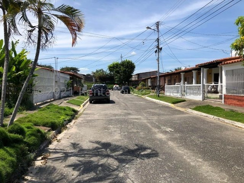 Imagen 27 de 30 de Casa En Venta En Cabudare La Morenera, Flex. Mls #22-9802, Profesional Inmobiliario Rocelys Lugo 414-1275734.