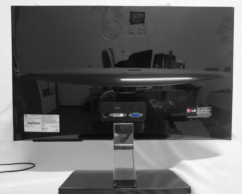 Imagem 3 de 4 de Monitor LG 22 Polegadas Led Full Hd Dvi Vga Hdmi Semi Novo