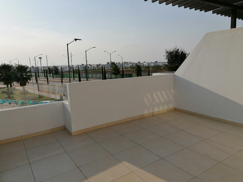 Enorme Casa Con Terraza 3 Recamaras Y 2 Salas De Tv