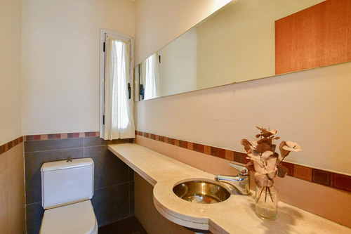 Casa En Venta De 3 Dormitorios Mas Escritorio En Gonnet 25 Y 484 Apto Banco . Toma Permuta