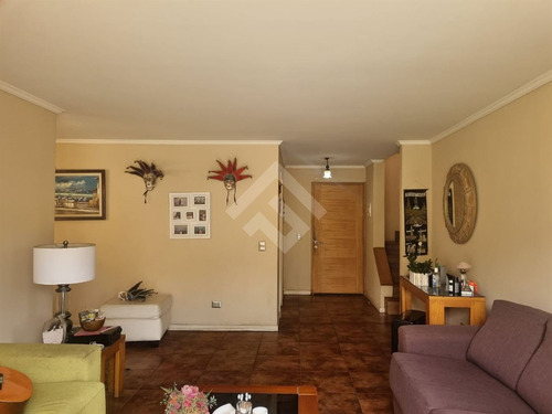 Casa En Venta De 6 Dorm. En Peñalolén