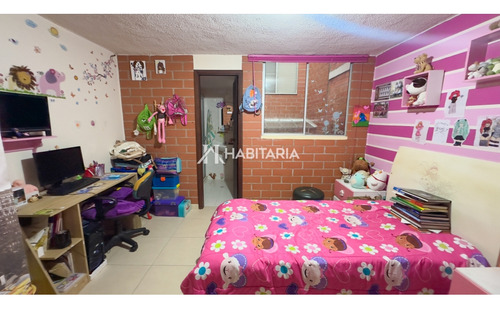 Casa De 4 Habitaciones En Conjunto La Italia, Pereira