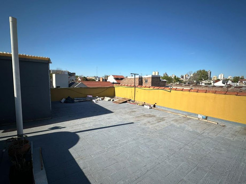 Local Con Vivienda En Venta En Lanus Este