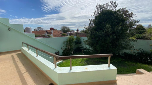 Casa En Venta - 4 Dormitorios 3 Baños - Cocheras - 234mts2 - Mar Del Plata