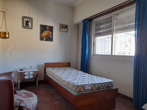 Imagen 10 de 18 de Chalet De 4 Amb En 2 Plantas Con Gran Jardín. Muy Buen Estado.