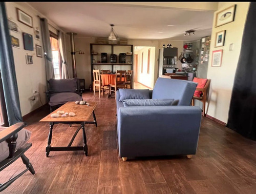 Casa En Venta De 2 Dorm. En Sagrada Familia