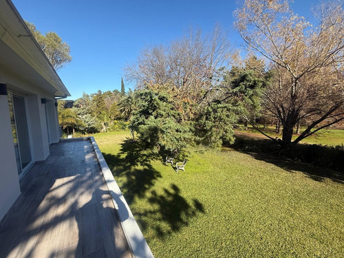 Casa En Venta En Saint Thomas Norte, Canning Con Lote Doble