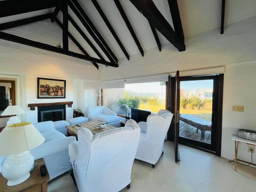 Preciosa Casa En Montoya A Metros Del Mar. Muy Buenas Comodidades Con Excelente Equipamiento