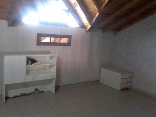 Imagen 11 de 12 de Casa En Dos Plantas, Cochera Y Quincho.
