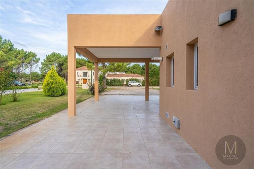 Imagen 3 de 26 de Casa En Venta - 4 Ambientes - Barrio Privado - La Herradura Pinamar