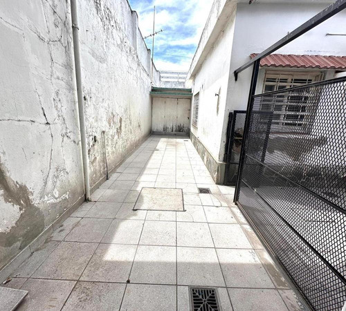 Casa 3 Ambientes Con Local Y Galpón Venta En Quilmes Oeste