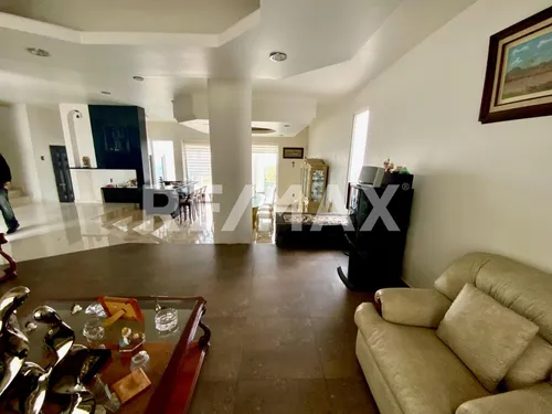 Casa De Lujo En Condado De Sayavedra Con Vistas, Jardín Y Amplios Espacios