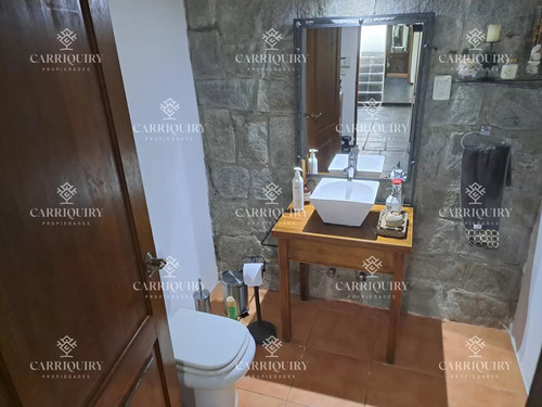 Vende Casa Impecable De 2 Plantas, 3 Dormitorios, Parrillero Y Piscina, Ubicada En Sauce De Portezuelo.