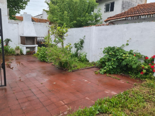 En Venta. Chalet Barrio Chauvin Mas Departamento Dos Ambientes