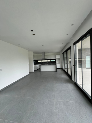 Casa 5 Ambientes En Venta. Lagos De Canning 1