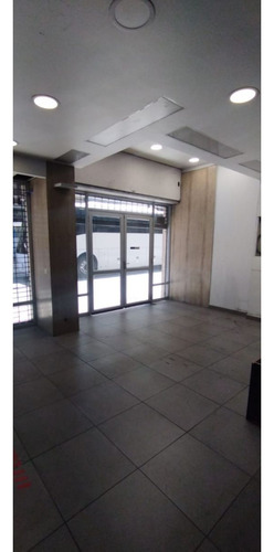 Arayabroker Arrienda Excelente Local En Callle Moneda A Paso