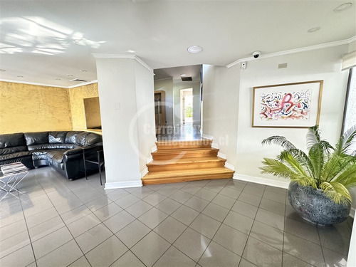 Casa En Venta De 7 Dorm. En Vitacura