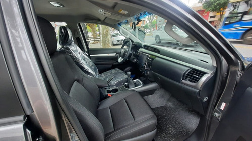 Imagen 11 de 17 de Toyota Hilux Sr 4x2 2022 Durzo Automoviles