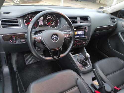 Imagen 5 de 10 de Volkswagen Vento 2.5 Luxury 170cv Tiptronic 2015