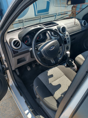 Imagem 2 de 6 de Ford Fiesta