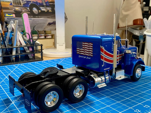 Maqueta Revell Peterbilt 359 Conventional Tractor