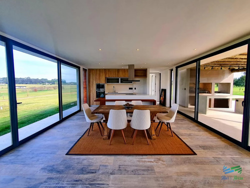 Vendo Casa A Estrenar, 3 Dormitorios En Suite, Piscina, En Barrio Privado Laguna De Los Cisnes, Laguna Del Sauce, Punta Del Este