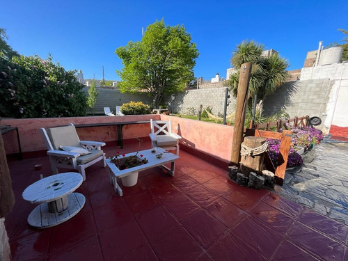Casa Con Patio En Barrio Centro 4 Dormitorios
