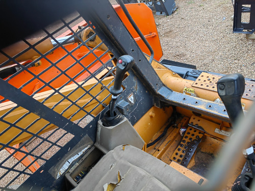Minicargador Case 90xt Llantas Solidas Pala De 72 Pul.