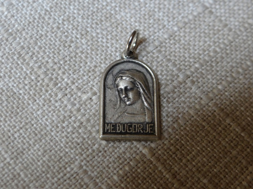 Medalha Nossa Senhora Medugorje 1,1 X 2cm Prateada 