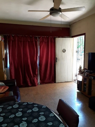 Imagen 2 de 14 de Chalet Colonial De 3 Ambientes En Venta - Moron Sur