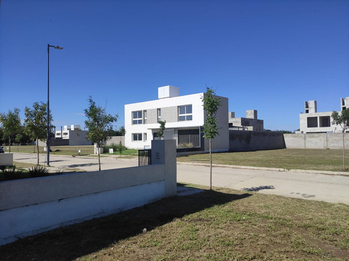 Lote En Barrio Privado Distrito Sur Apto Duplex